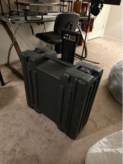 GATOR 8U (4Ux2) Rack Suitcase With Wheels