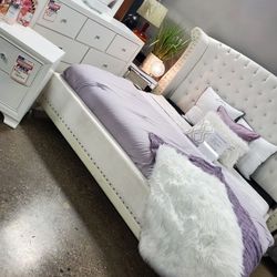 🙋‍♀️ 4pc Queen Bedroom 👉 Furniture Sectionals, Dining Table Sets Avail 
