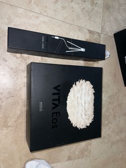 VITA / UMAGE Eos Mini Feather Table Lamp – New in Box ($260 retail)