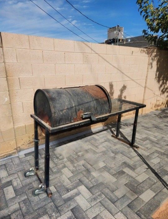 Barrel BBQ Grill / Smoker and Base