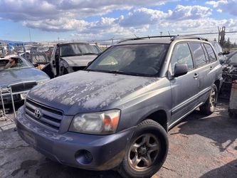 2005 Toyota Highlander - Parts For Sale