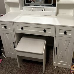 Vanity W/ Stool 
