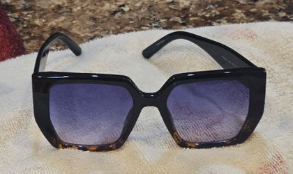 Skechers Woman's Sunglasses