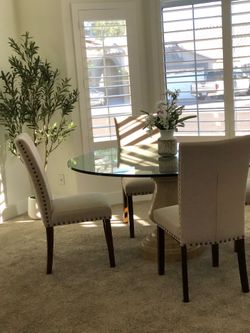 Beautiful Glass Top dining table w/4 chairs