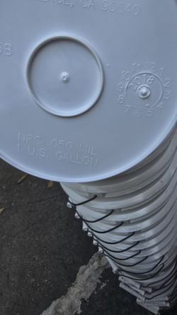 Small White Buckets 1 Gallon