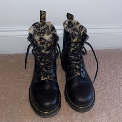 Doc Martin Boots - Size: 6