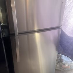 Refrigerator Kenmore working