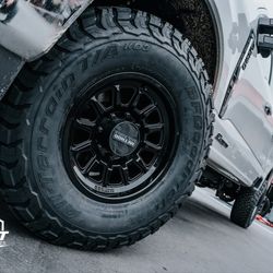 MR323 Gloss Black 8 Lug With KO3’s In 315/70R17 !! 