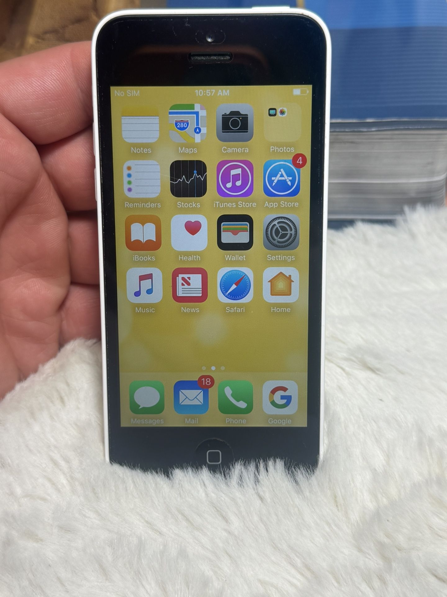 iPhone 5c  8gb gigabytes  white Verizon (read)