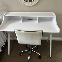 White Desk And White Chair