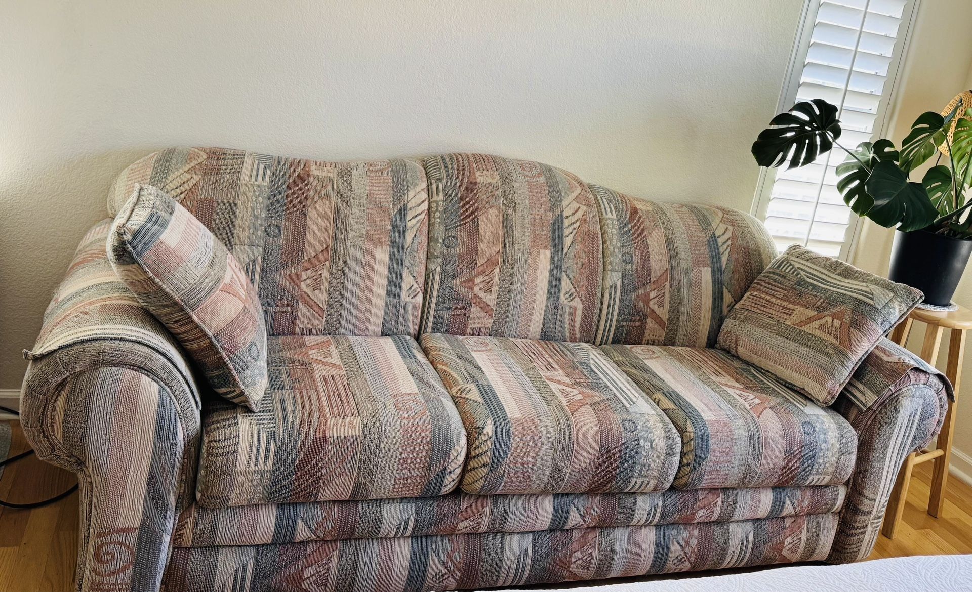 Vintage 3-Seater Sofa – Southwest Pattern with Cushions