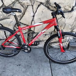 GIANT RINCON MOUNTAIN BIKE 