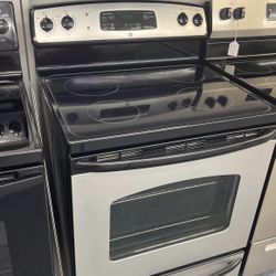 GE 4 But we Glass Top Black And Stainless Steel Range. 1 Year Warranty 