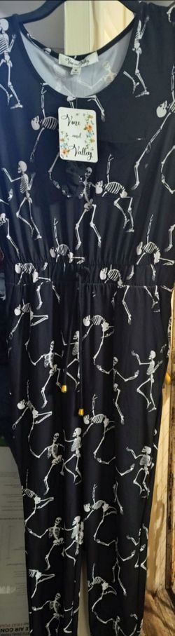 Women's Vine and Valley Romper Size M New With Tags Halloween Skeleton