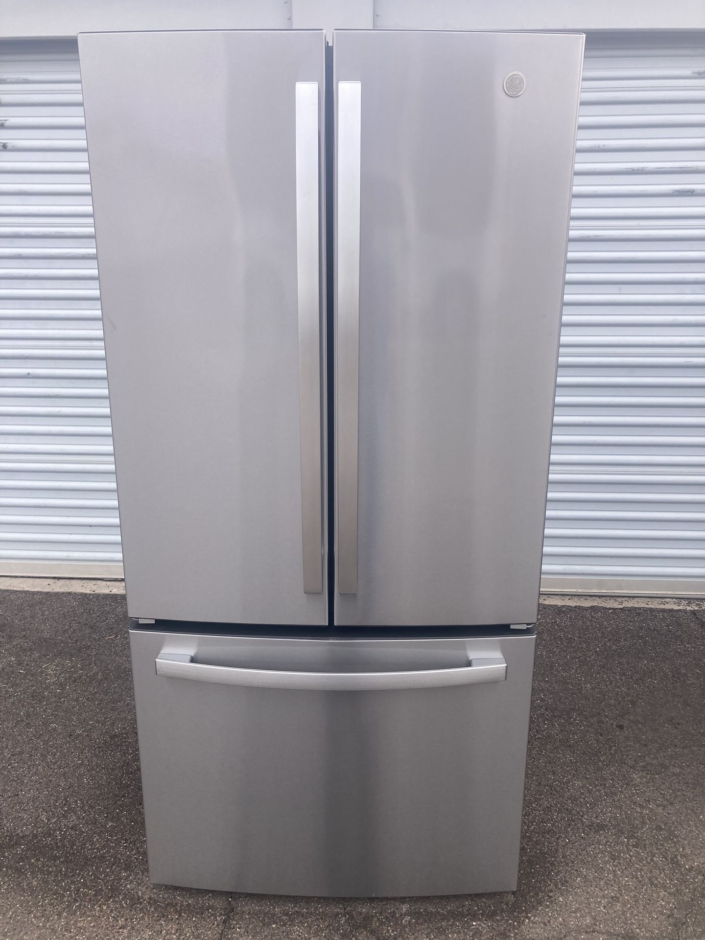GE Fresh Door Stainless Steel Refrigerator in good condition, clean and nice, one month warranty, delivery available. W33-D33-H69, free installation.