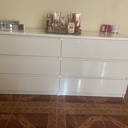 6 Drawer White Dresser 