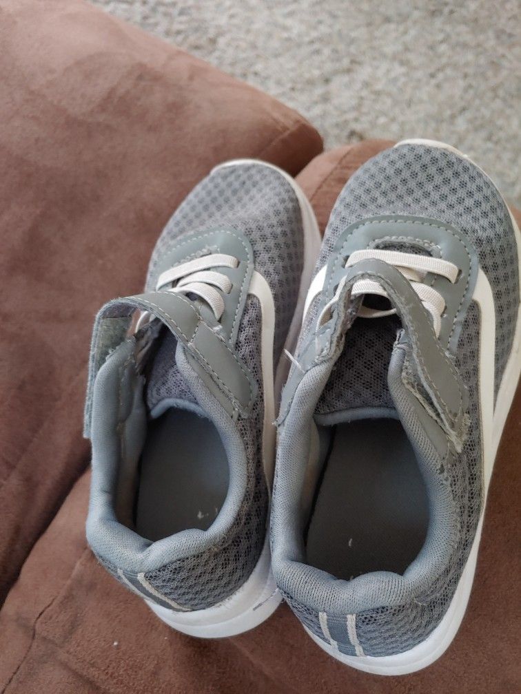 Size 10 Toddler Shoe $3