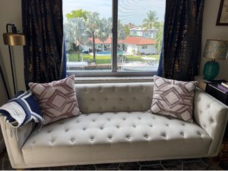 SAFAVIEH Couture Florentino Tufted Sofa