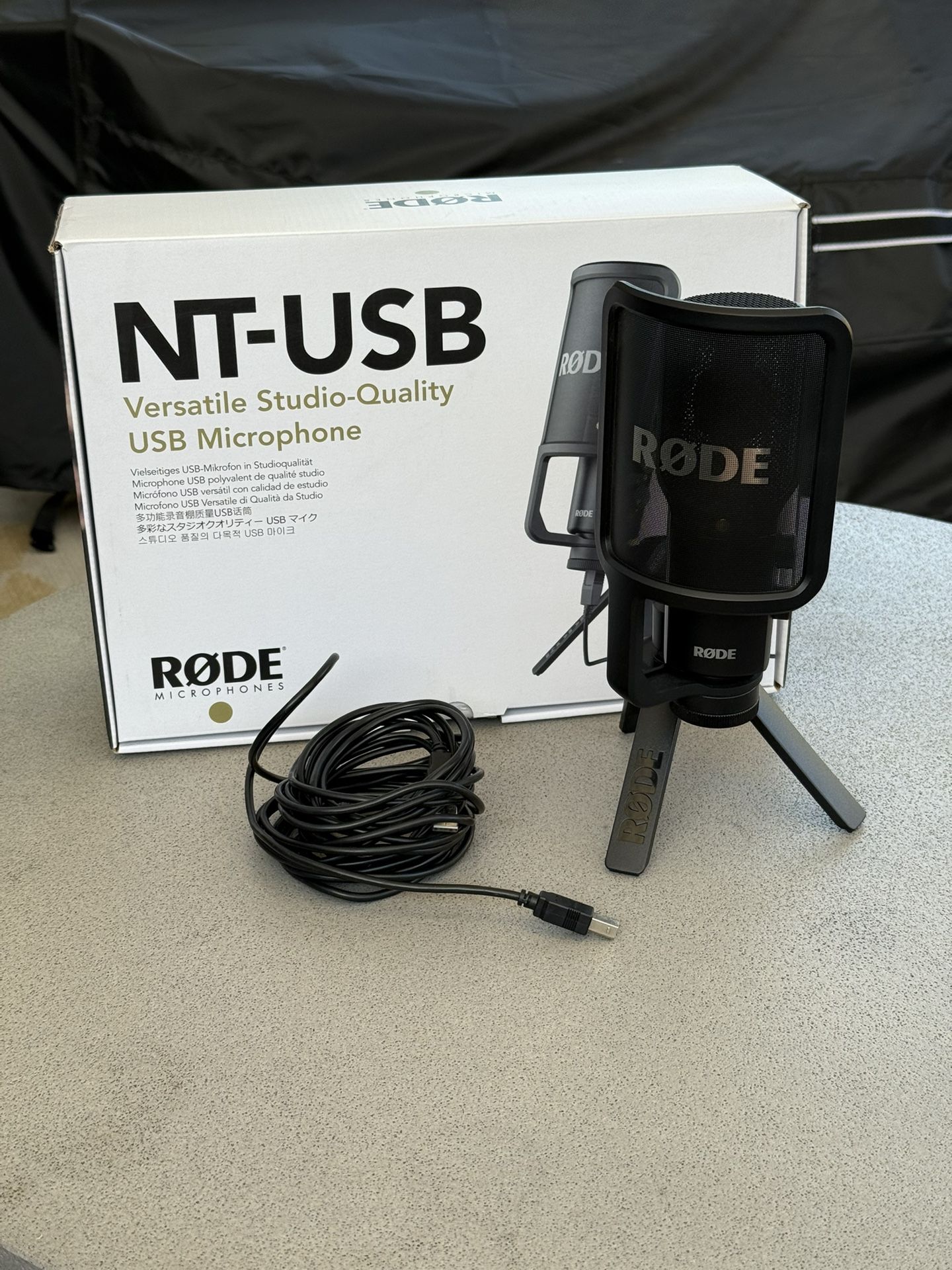 RODE NT-USB Versatile Studio-quality Condense USB Microphone with Pop Filter and Tripod for Streaming, Gaming, Podcasting, Music Production, Vocal