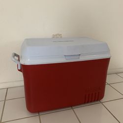Rubbermaid Cooler/Ice Chest