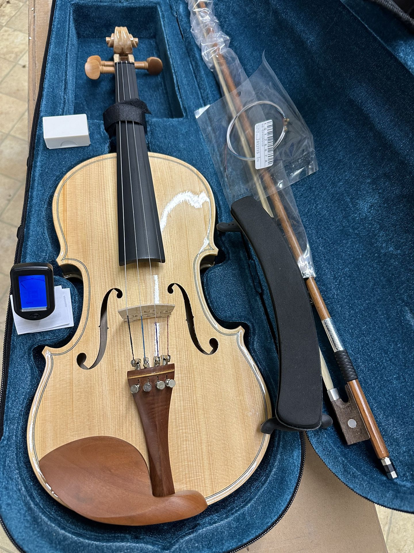Beautiful 4/4 Glossy Wood Violin with New Bow, Digital Tuner, Shoulder Rest $250 Firm