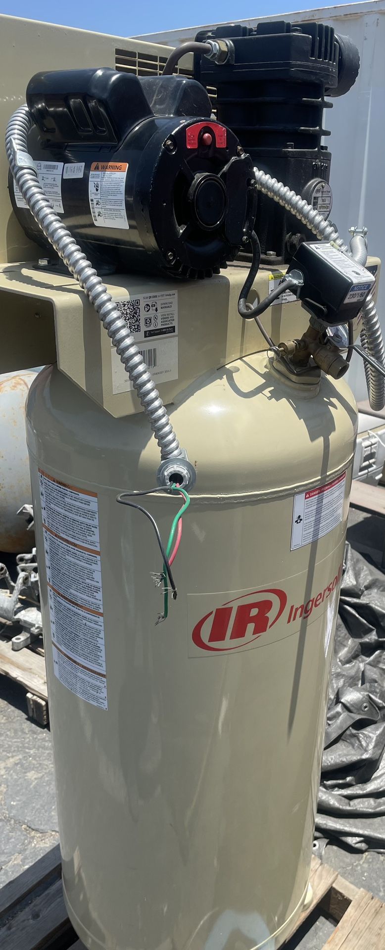 INGERSOLL RAND Electric Air Compressor 3 hp, 1 Stage, Vertical, 60 gal Tank, 10.3 cfm, 220V