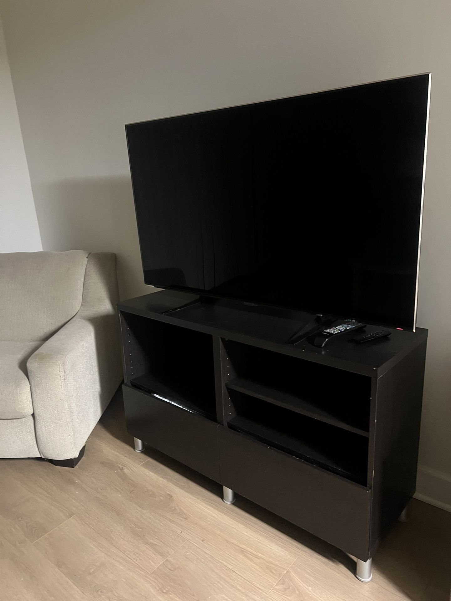 55" Samsung TV with Remove AND Dark Wooden TV Console 