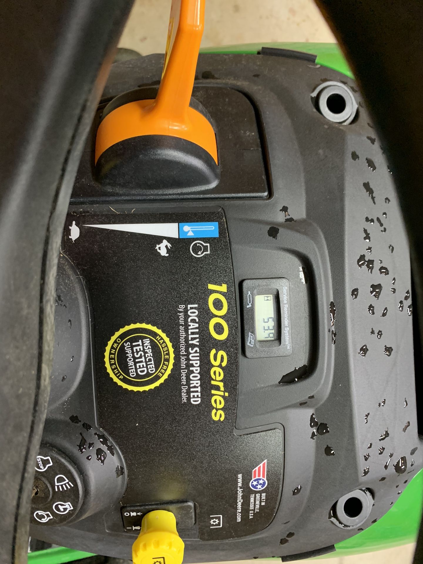 John Deere Riding Mower Lawn Tractor E170 Like new (only 53 hrs