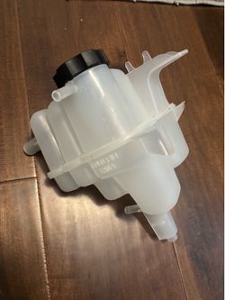 replacement coolant reservoir tank designed for a 2001-2012 Ford Escape