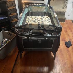 Playpen/ Bassinet 