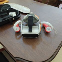 Pico 4 512GB VR Bundle - MINT Condition + BoboVR Battery Upgrades!