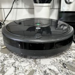 iRobot Roomba Model 692 With Spare Parts Kit