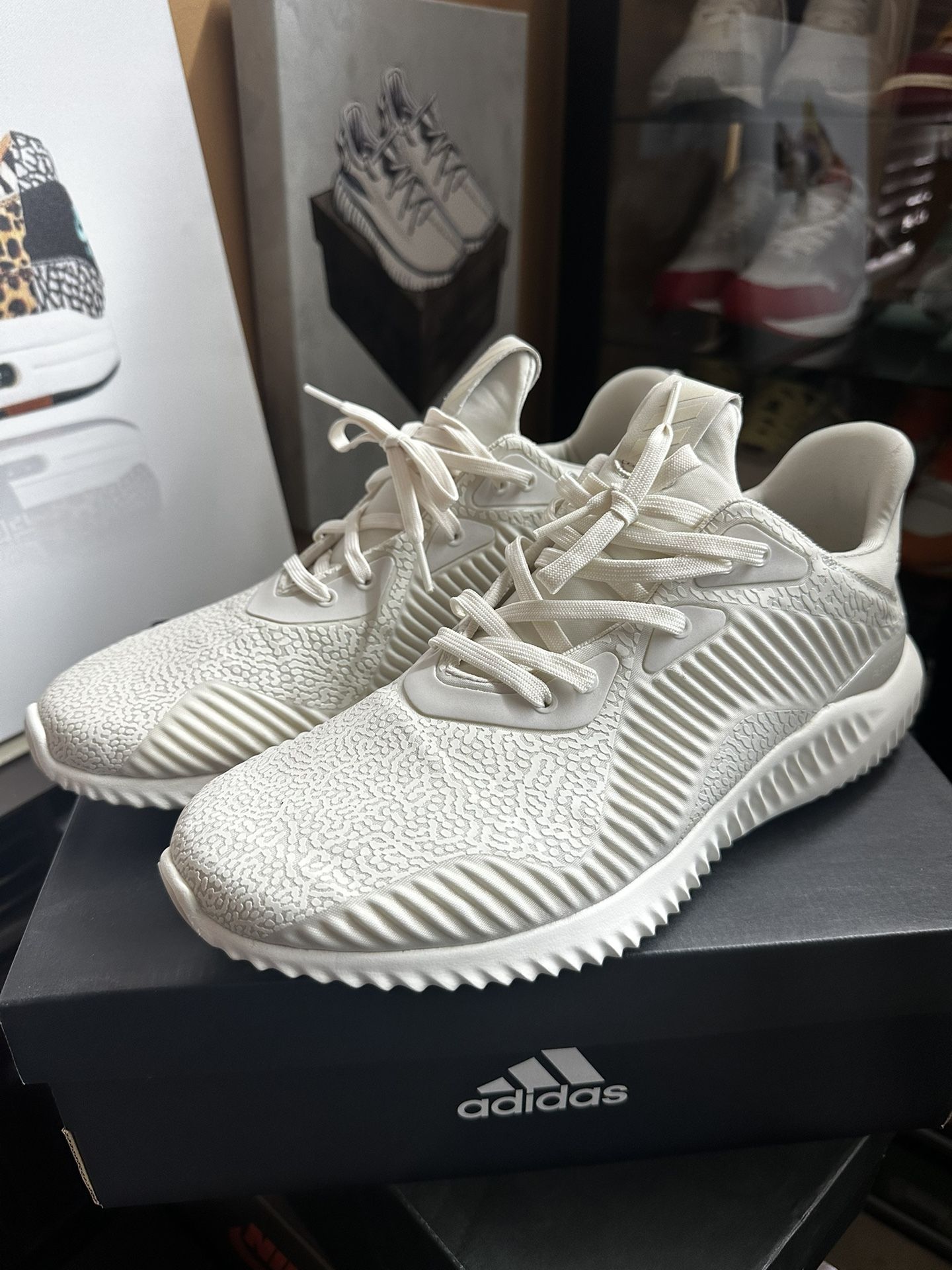 Adidas AlphaBoost Sz: 9.5