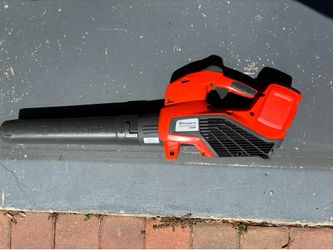 Husqvarna 320iB blower with charger and battery