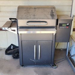 Traeger Silverton 620 WiFi Pellet Grill, used 3 times