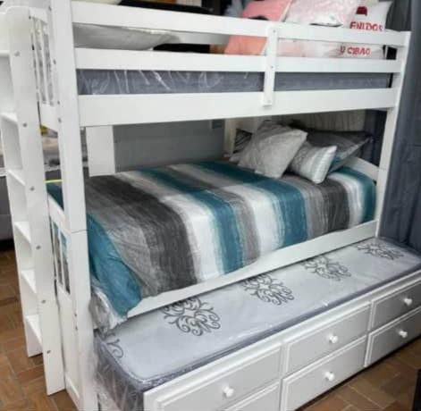 For sale Twin/Twin Bunk Bed With Trundle. Vendo Litera Twin/Twin con Nido 