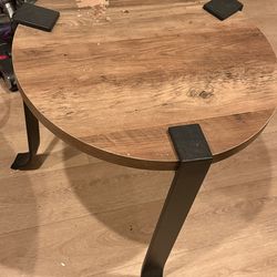 Round table (Furniture of America California Brand)