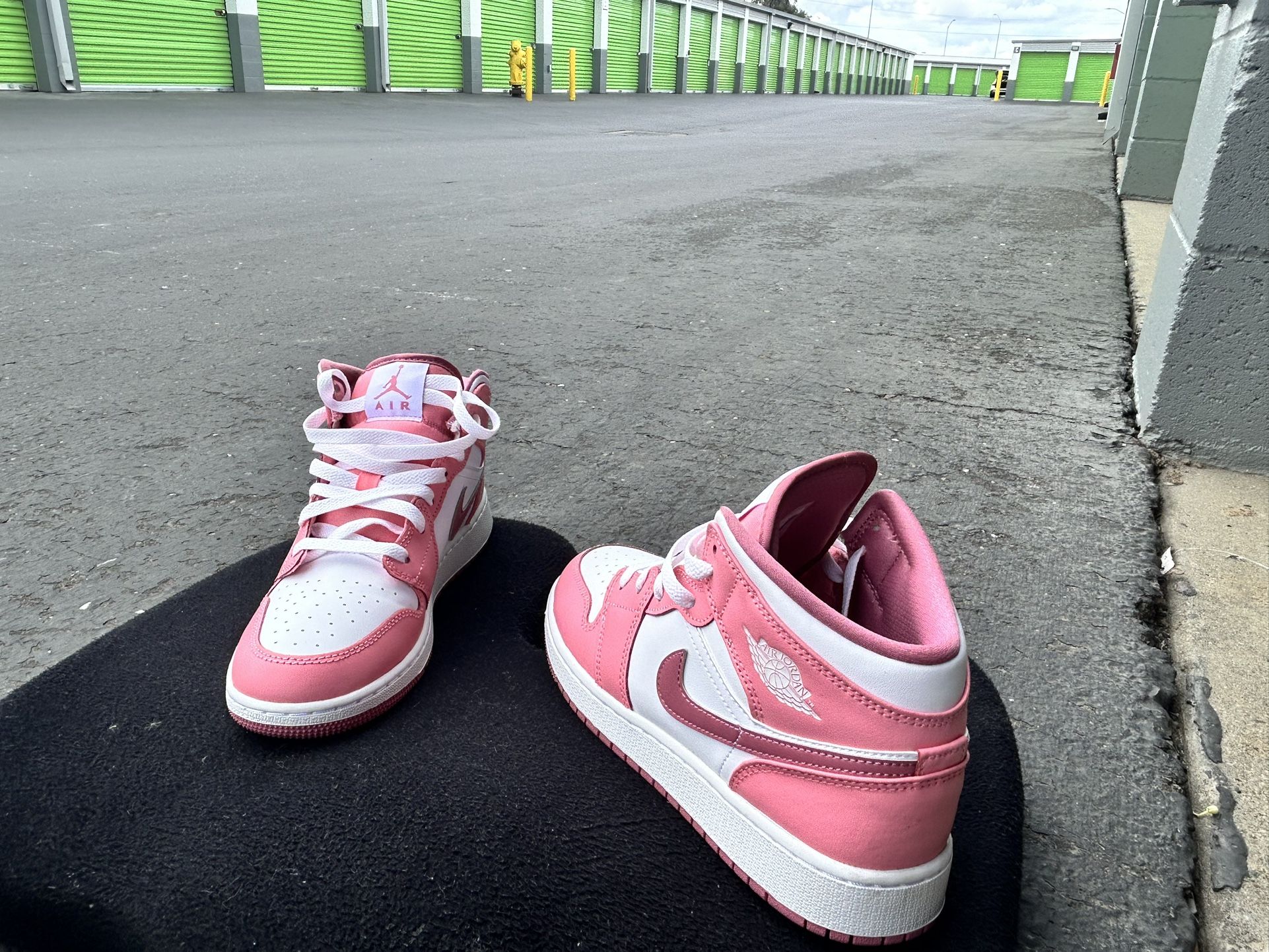 JORDAN 1 MID GS 'VALENTINE'S DAY 2023' 6y