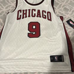 BULLS JERSEY!!!