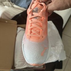 Women size 7.5 Puma Velocity Nitro 2 