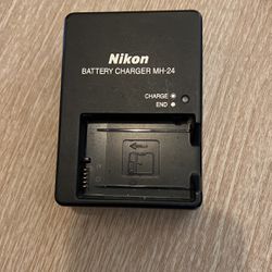 Nikon MH-24 Quick Charger for EN-EL14 Li-ion Battery compatible with Nikon D3100 DSLR, D5100 DSLR, and P7000 Digital Cameras