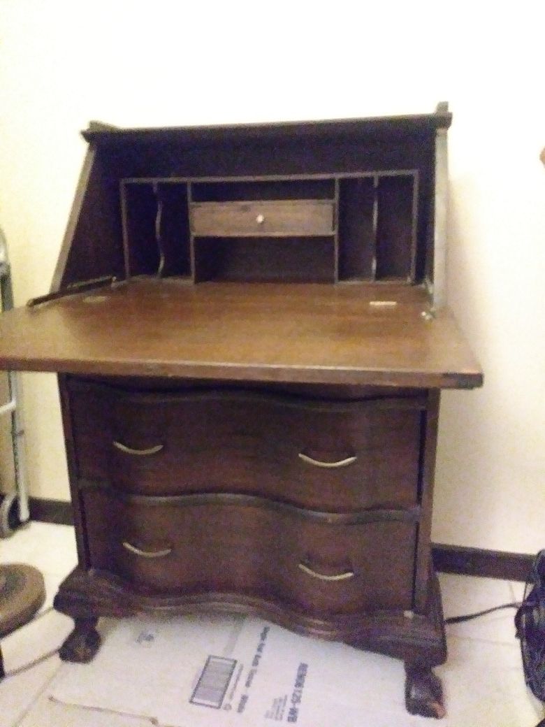 Vintage desk/dresser