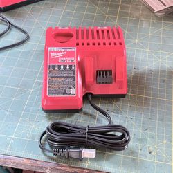 Milwaukee M18/M12 charger