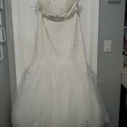 22W Wedding Dress