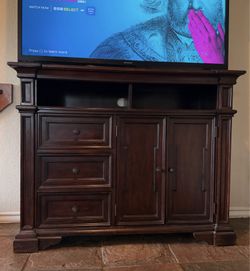 Tv stand/ entertainment center