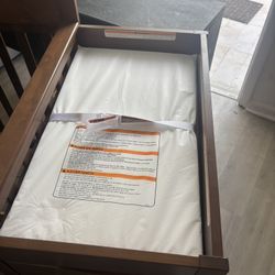 Graco Convertible Crib And Changing Station