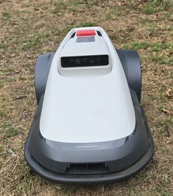 Eufy E15 Robot Lawn Mower (Excellent Condition)