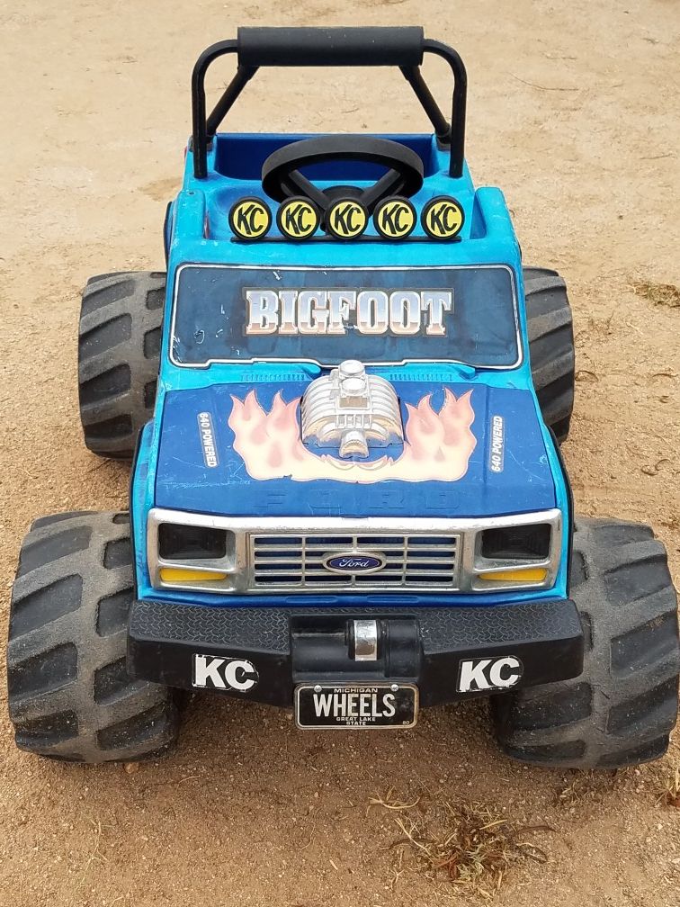 VINTAGE POWER WHEELS FORD BIGFOOT MONSTER TRUCK