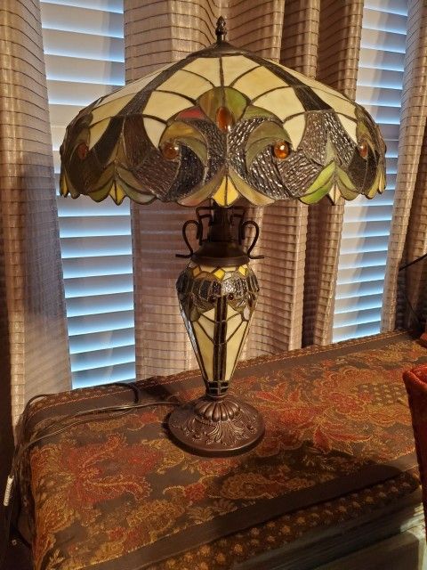 Tiffany Style Victorian Design Double Lit Table Lamp