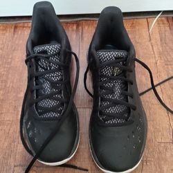 Under Armour Basketball Shoes  M6/W7.5.